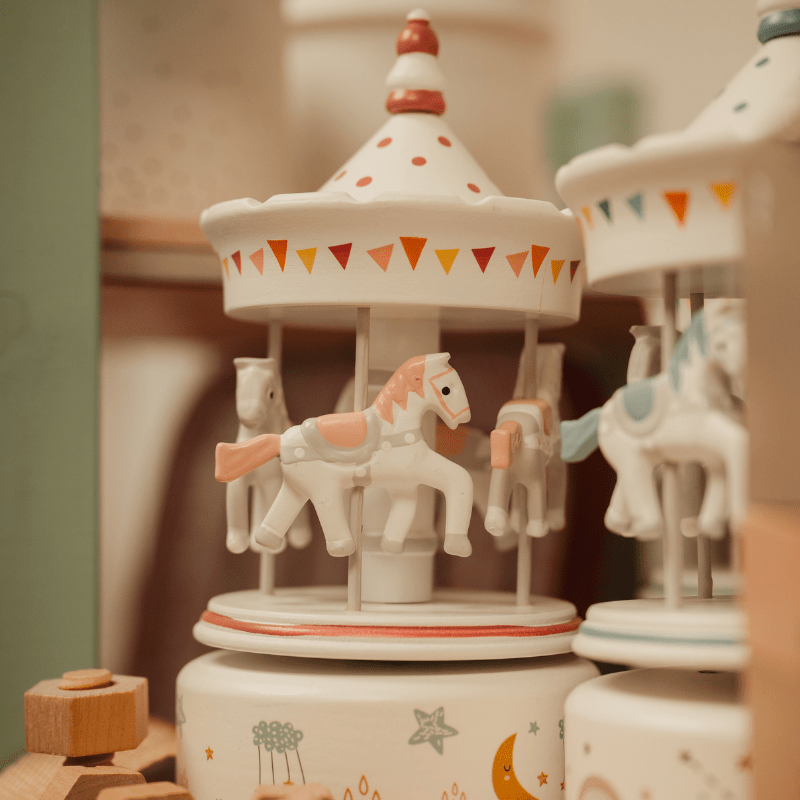 jolis objets déco et jouets enfants le singe au dahlia