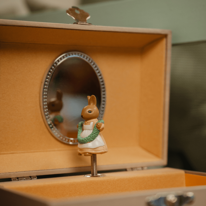 jolis objets déco et jouets enfants le singe au dahlia
